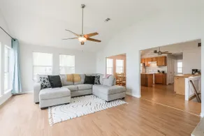 Waterfront home on Lake Livingston - Image 4