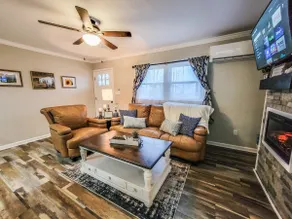 Cozy 2BR, Pet-OK, Mountain Views, close to DT - Image 3