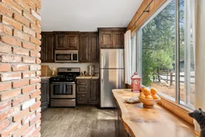 Walk To The Village! Fully Fenced and Spacious! - Image 2