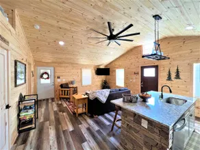 Cozy Rocky Top Lodge - Image 2