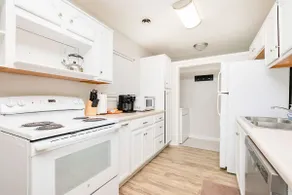 Cozy 2-Bedroom Apartment - Close To It All! - Image 4