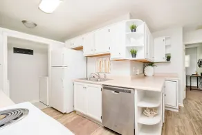 Cozy 2-Bedroom Apartment - Close To It All! - Image 5