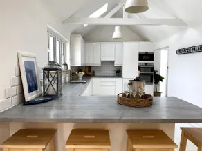 Stunning, Spacious and Bright Beach Cottage - Image 4