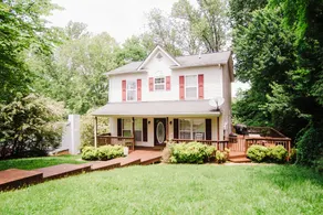 Lakefront Home in Peaceful Cove - Image 4