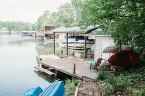 Lakefront Home in Peaceful Cove - Image 3