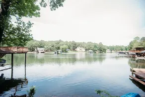 Lakefront Home in Peaceful Cove - Image 2