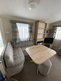 Fabulous two bed home minutes from the beach - Image 5