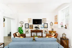 Charming vaulted apartment nr Docks with parking - Image 2