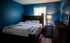 2BR with deck and beautiful views. Free parking #2 - Image 3