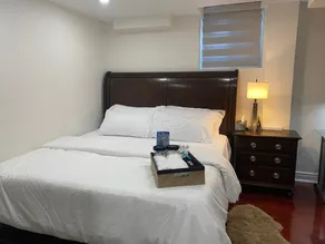 Cozy Two-Bedroom Luxury Suite near Toronto Airport - Image 5