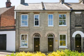 Unique city centre house with log burner & courtyard - Image 2