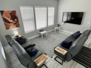 Large Luxury Lake View House w/ Beautiful Sunsets - Image 5