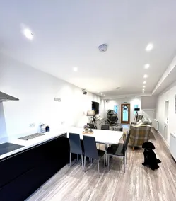 Best - Large -Cottage - Sleeps 6 -near beach. - Image 3