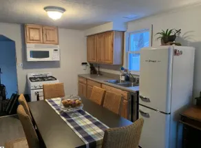 Cozy updated 2 BR on bike path, walk to Lake Huron - Image 3