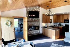 Hansen Shores on Sunset Point - 300 Ft Shoreline - Full Kitchen/sleeps 9 - Image 2