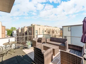 Uptown Townhouse, Rooftop Terrace, 3 Story, 2 Bed - Image 3