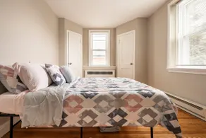 Cozy Comfort- 2 bedroom apt/65 inch T.V. wifi - Image 4