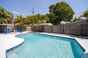 Heated Pool Close to St Pete Tampa Pet Friendly - Image 2