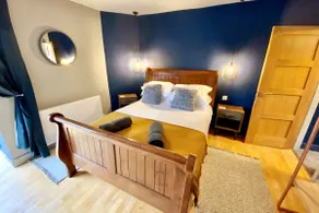Central Beaumaris |Sleeps 8 |EV Charger |Parking - Image 2
