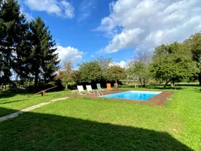 Vacation home with pool - Image 4