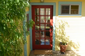 Cedars Cottage on 5th Ave, Close to Downtown - Image 3