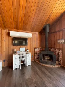 Beautiful Cabin with Breathtaking Views of Lake! - Image 5