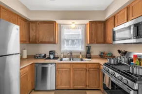 NEWLY REMODLED 3BD Home Walk To ProMedica Hospital - Image 2