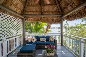 Miami's Best: Sunny Suite, Lake, Pool & Comfort! - Image 3