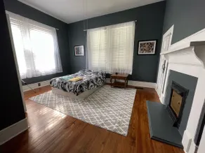 Historic downtown bungalow. - Image 4