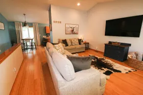 5 Bedroom Lincoln Home 10 Minutes from Downtown - Image 4