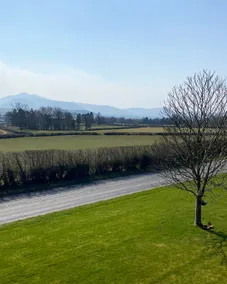 Stunning Mountain View Apartment- free parking - Image 3