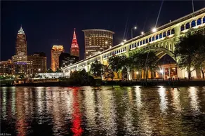 Modernes Zuhause im Herzen der Cleveland Flats mit BESTEN Aussichten auf die Skyline von CLE & den Fluss - Image 3