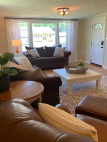 Holler Homeplace: Charming 1950s Farmhouse - Image 2