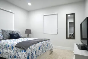 Beautiful, freshly renovated 1 bedroom home - Image 3