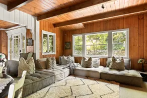 European Styled Cottage 4BR/3Bath Comfy Cozy - Image 3