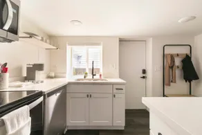Modern, Bright 1bd Basement Apt in Madrona w/Full Kitchen - Image 2