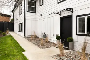 Modern, Bright 1bd Basement Apt in Madrona w/Full Kitchen - Image 5