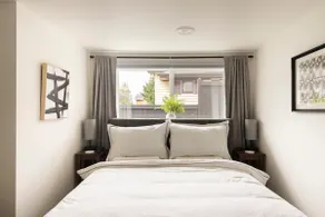 Modern, Bright 1bd Basement Apt in Madrona w/Full Kitchen - Image 3