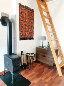 Central loft apartment with timber wall and wood burning stove. - Image 3