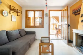 Nice house with an indoor fireplace - Image 4