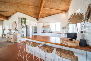 Salt Bush ~ Sleeps 8 ~ Wood fire ~ Steps to beach - Image 4