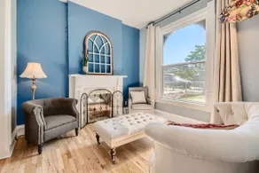 Vintage Charm in the Heart of Denver - Image 3