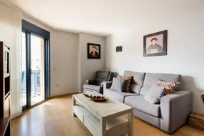 Marina apartment + long-term parking - Image 3