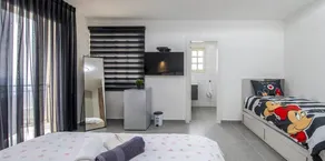 Blue lake luxury villa for families - Image 4