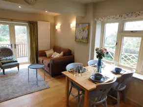 Delightful one bedroom cottage in Cotswold village - Image 2