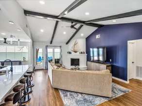 Lakefront Heath Retreat - Image 2