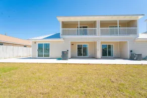 Cheerful 2-bedroom home, 1 block from beach - Image 2