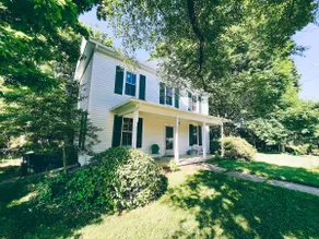 Entire home in quaint downtown Lexington - Image 2