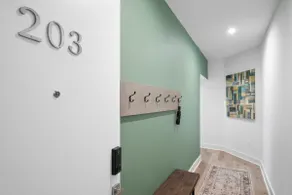 ★1/2 Block to King Street, King Bed ~ Free Parking★ - Image 3