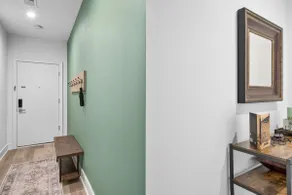 ★1/2 Block to King Street, King Bed ~ Free Parking★ - Image 4